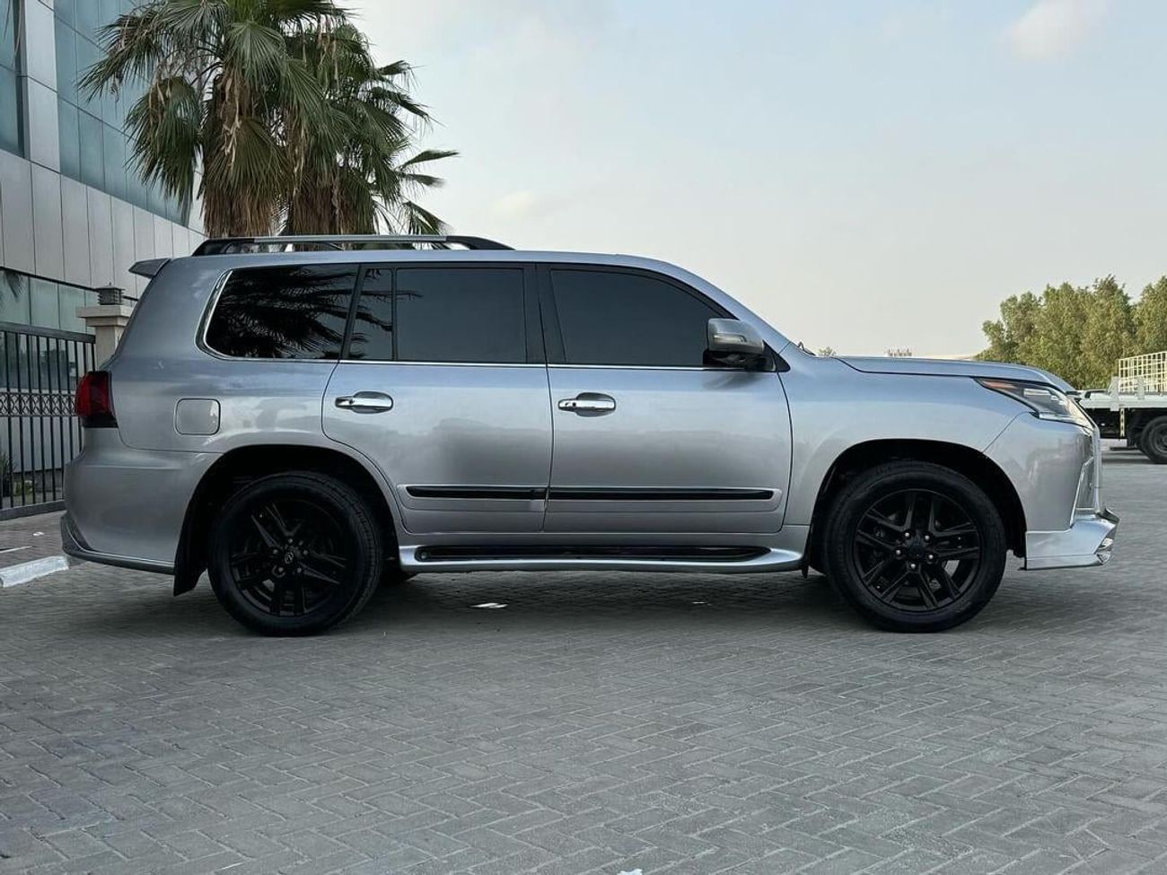 لكزس LX 570 لكزس LX 570 s خليجي 2010 محول 2020