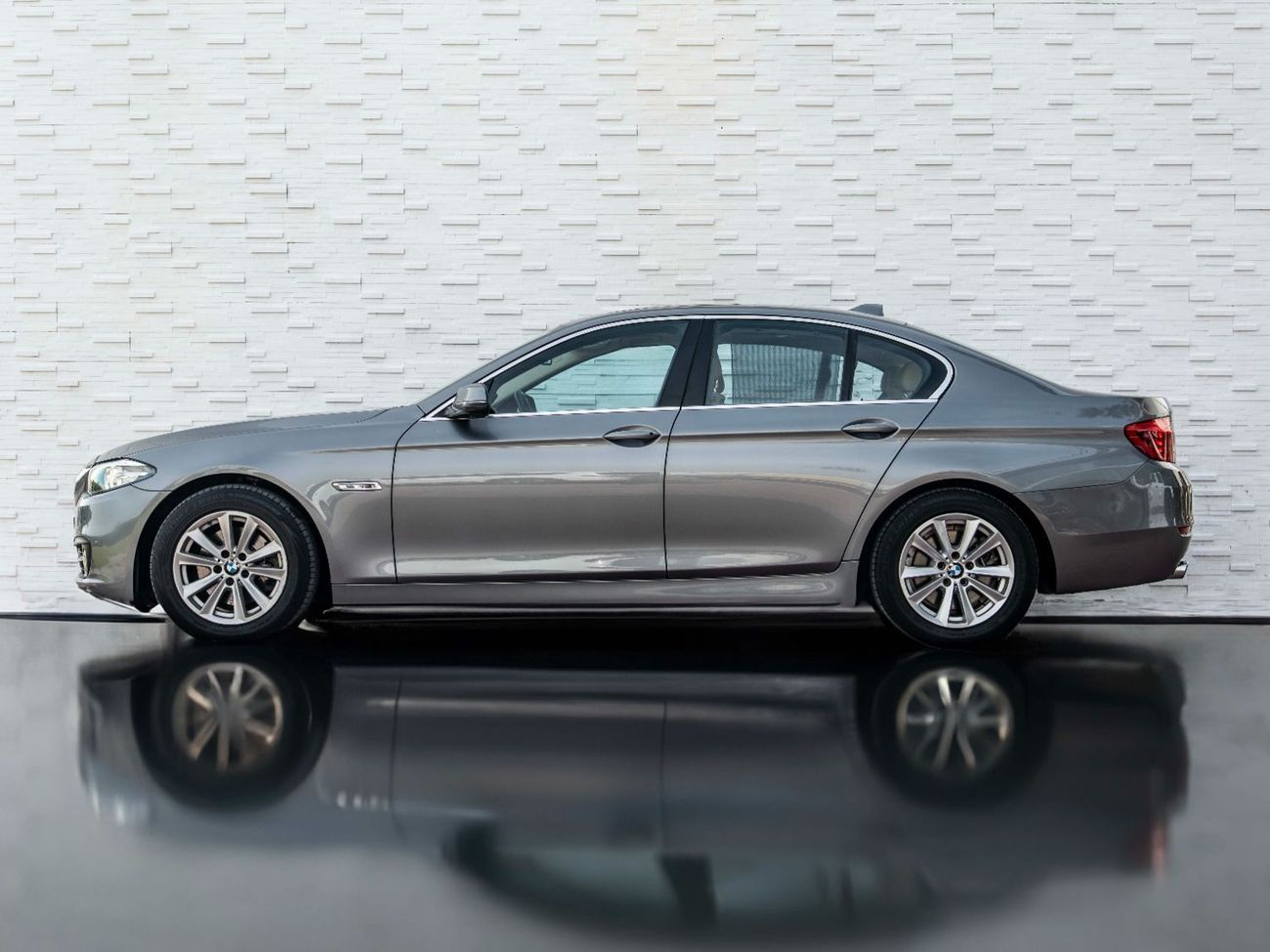 بي أم دبليو 520i Exclusive 1.6L