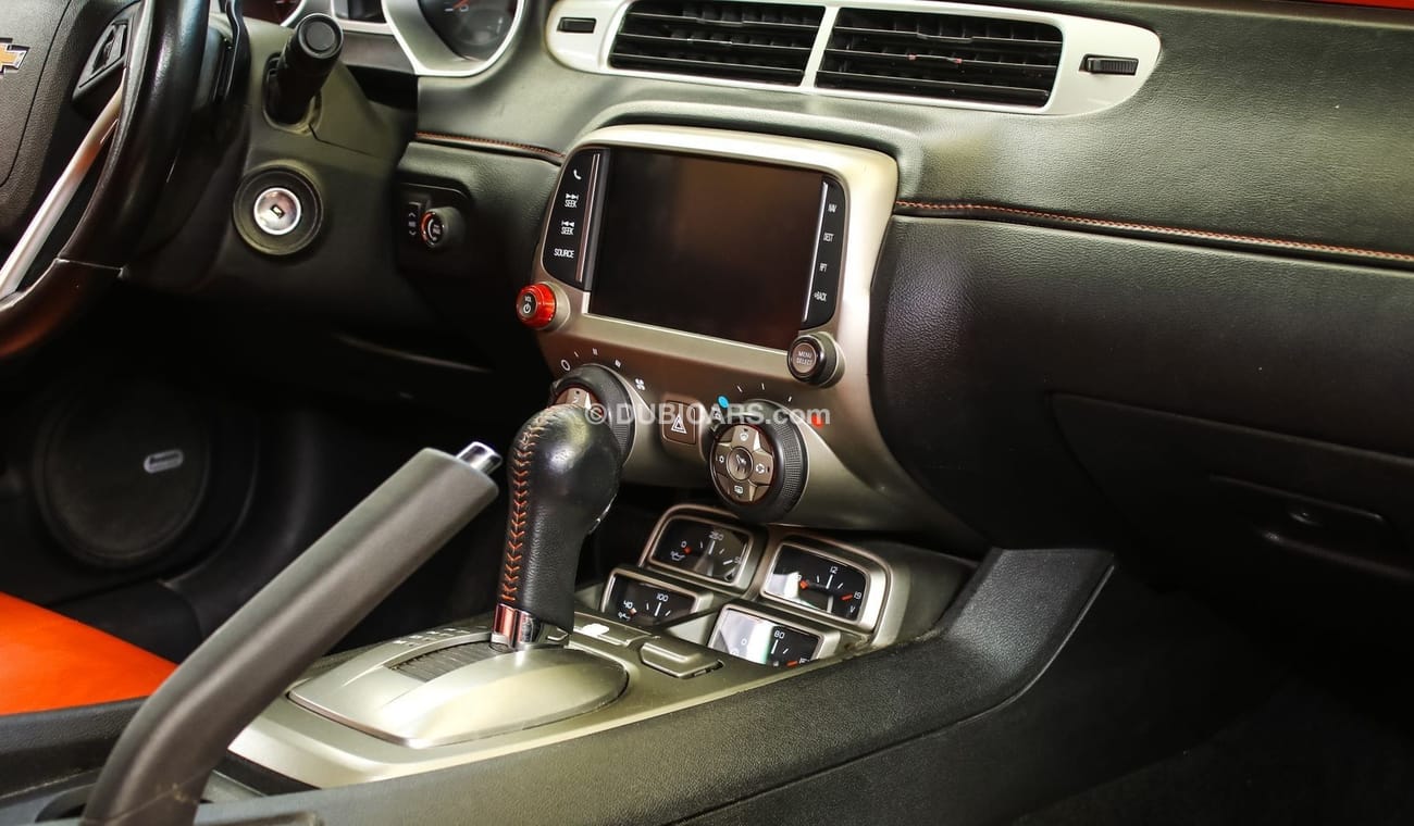 Chevrolet Camaro SS V8