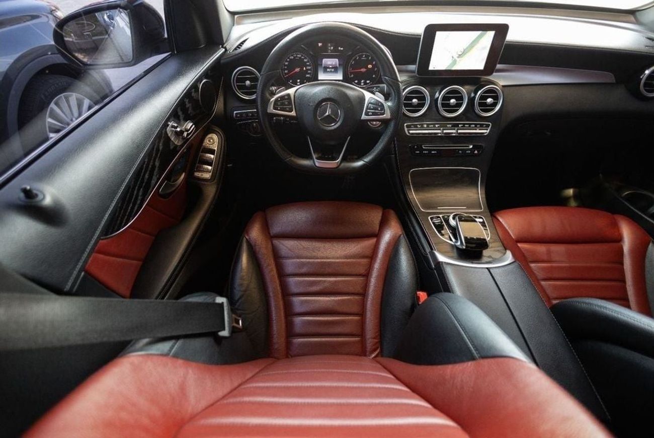 مرسيدس بنز GLC 250 AMG 2.0L Mercedes-Benz GLC250 Coupe AMG Night Package 2019 GCC under Warranty with Flexible Down-Pay