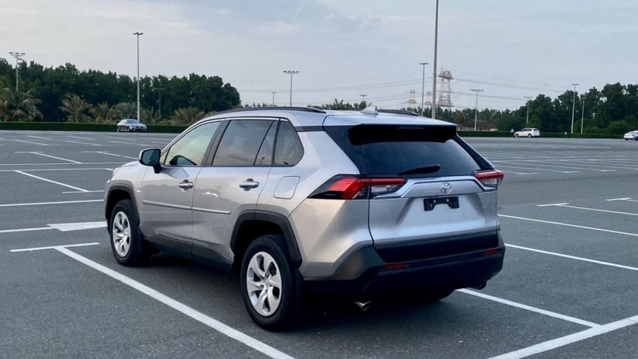 Toyota RAV4 LE 4x4, 2.5L, V4