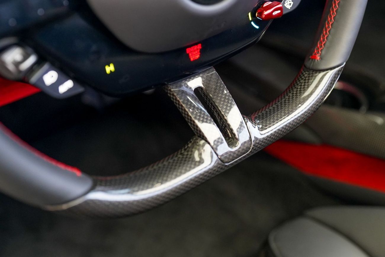 فيراري 296 GTS