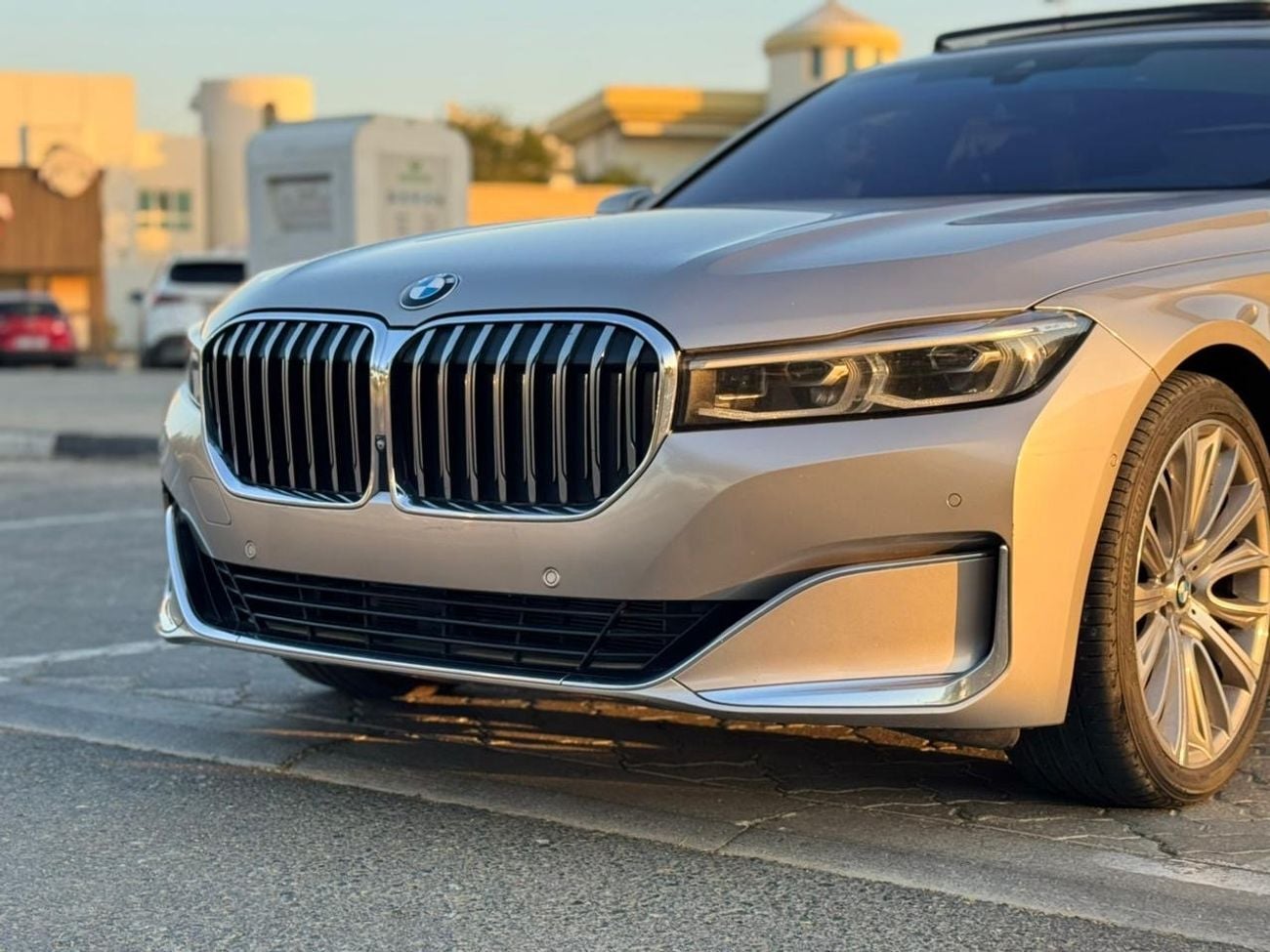 بي أم دبليو 730Li Luxury M Sport Package 2.0L