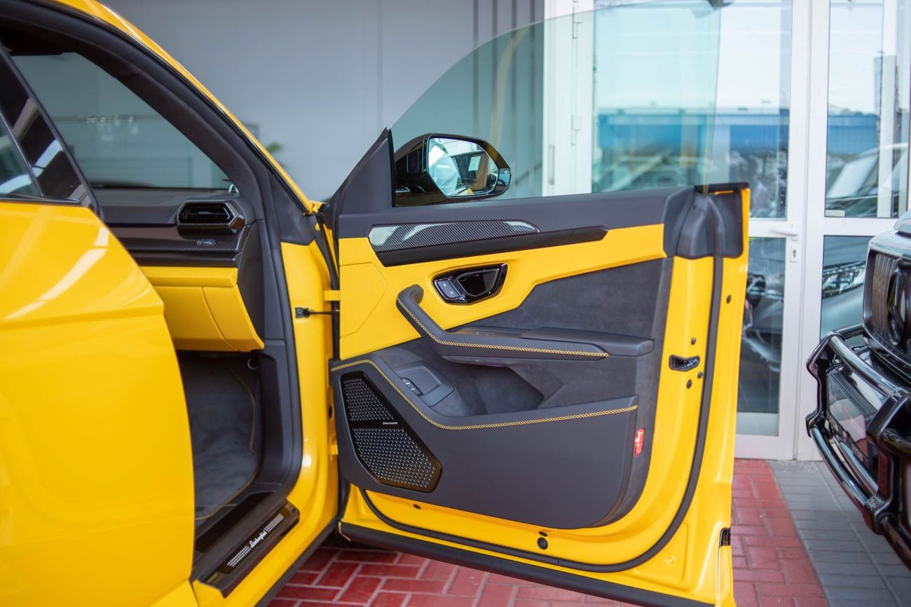 Lamborghini Urus S 4.0T V8 Lamborghini Urus SE | 2025 | 0 km | Carbon Fiber