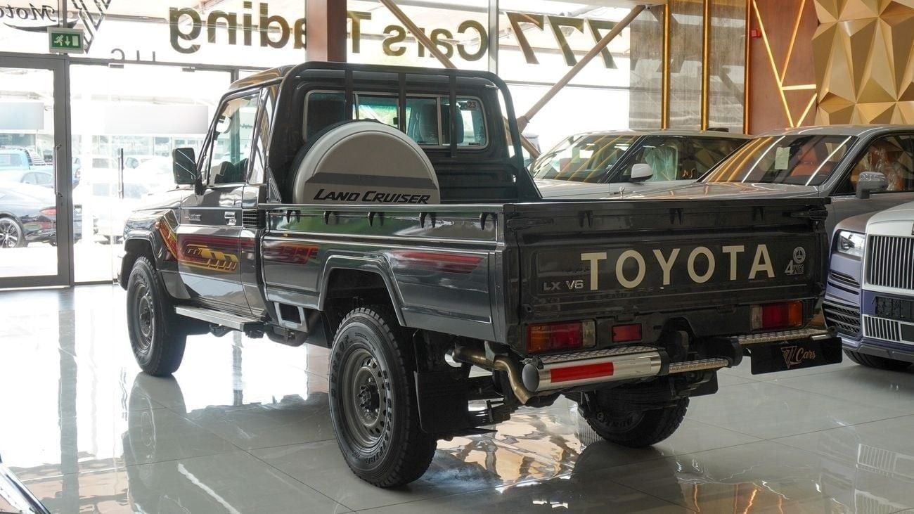تويوتا لاند كروزر بيك آب LX 4.0L V6 M/T