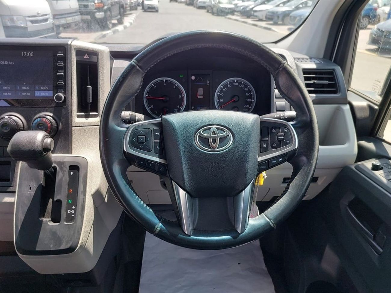 Toyota Hiace TOYOTA HIACE COMMUTER VAN RHD 2020 MODEL 2.8 L DIESEL AUTOMATIC(PM05350)