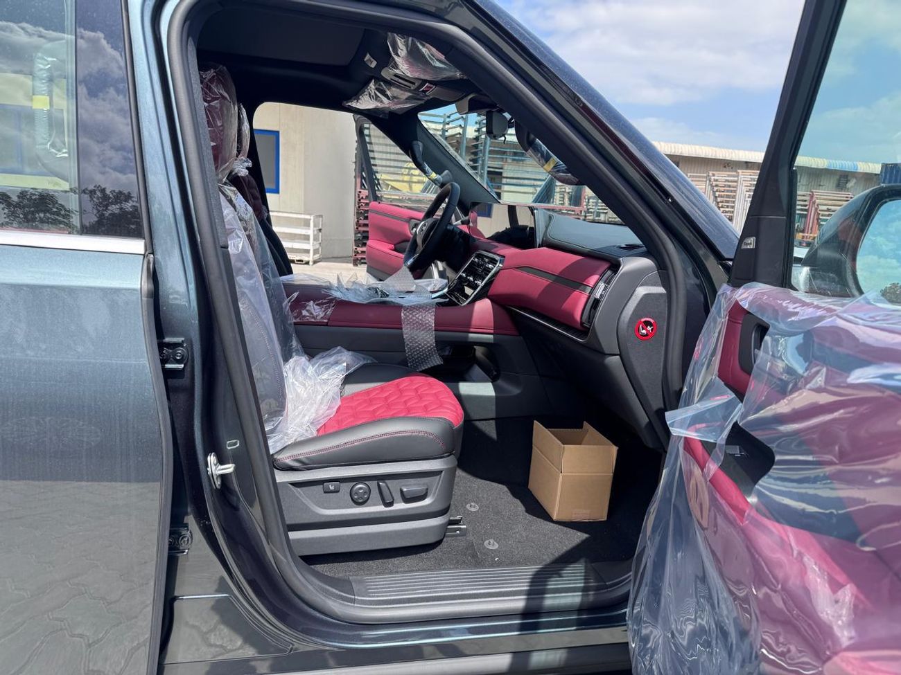 Nissan Patrol SE Platinum City 3.8L Ext _GREYISH GREEN Inter_BURGUNDY)