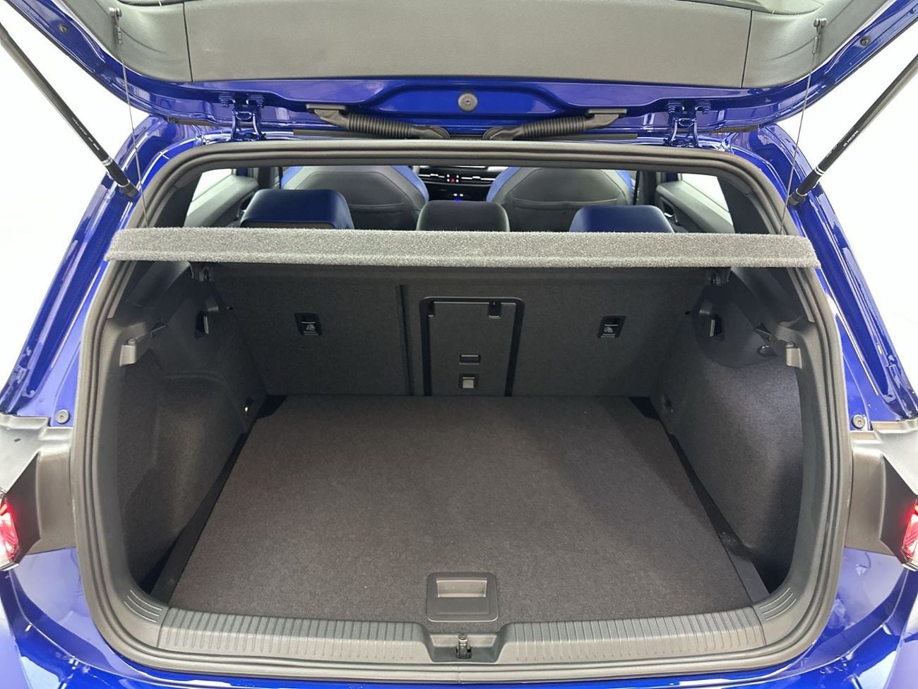 فولكس واجن جولف ار Base 2.0T