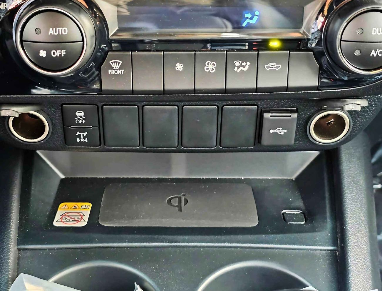 تويوتا هيلوكس GR SPORT / 4.0L V6 / DRIVER POWER SEAT WITH ROLL BAR / "4" CAMERAS (CODE # HPGRV6AF)