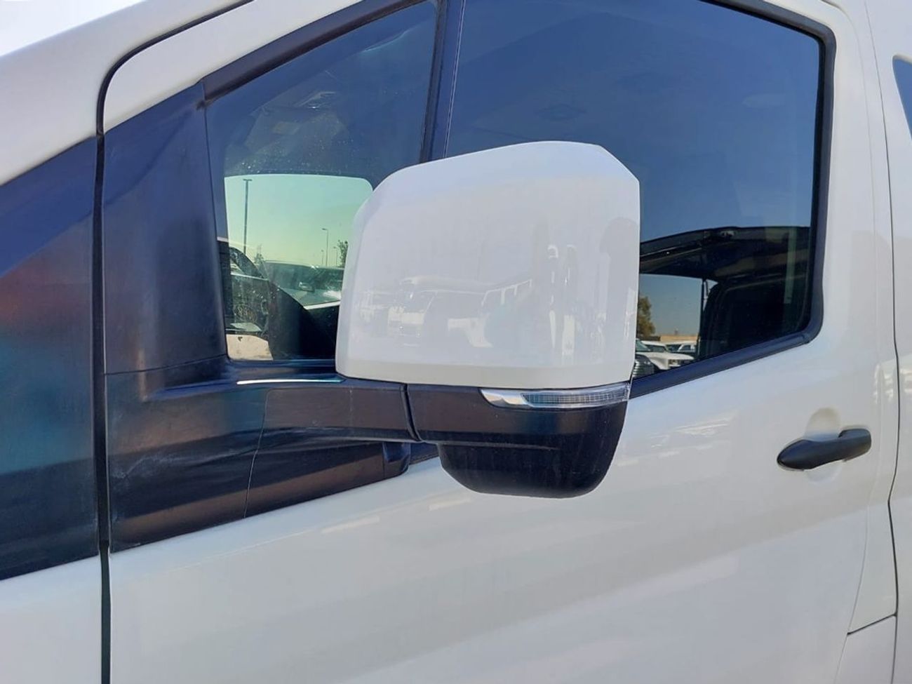 Toyota Hiace TOYOTA HIACE COMMUTER VAN RHD 2024 MODEL 2.8 L DIESEL AUTOMATIC(PM22807)