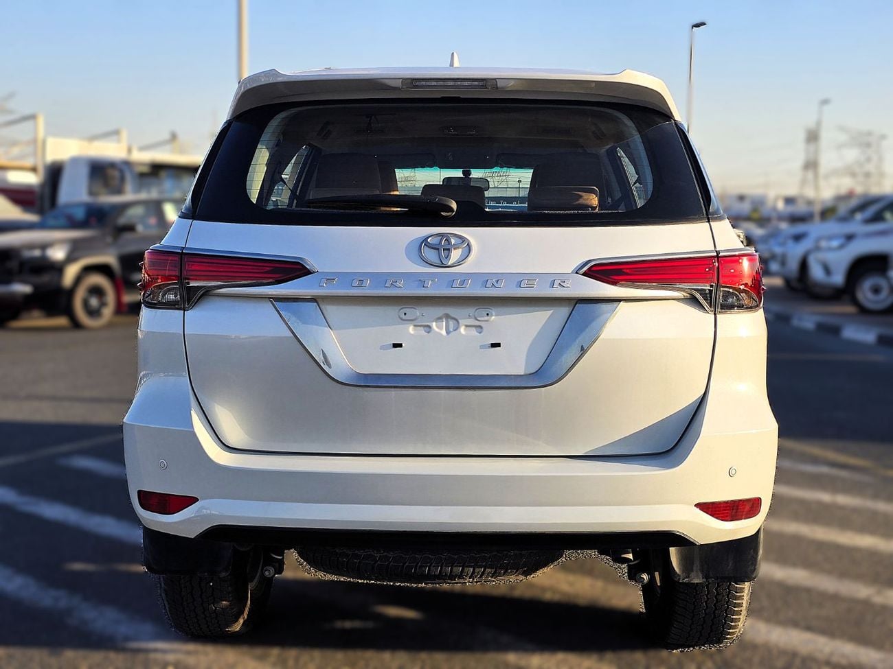 Toyota Fortuner Toyota Fortuner 2.7l Petrol A/T  RWD SUV Gcc 5Doors White Color 2026 Model