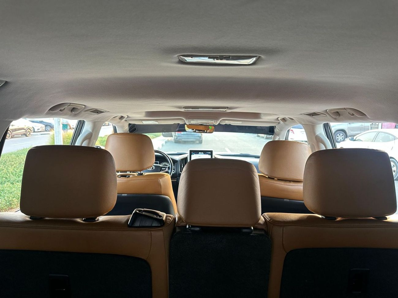 تويوتا لاند كروزر Toyota landcruise 2021Model Engine 4.0 v6 petrol GXR colour white Transmission Automatic Interior.Bl