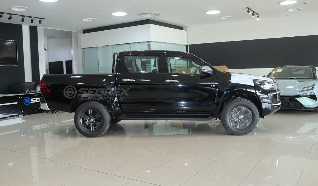 تويوتا هيلوكس SR5 DC . 4.0L . Petrol . 4WD . 6-Speed Automatic . 5 Seats . 4 Doors