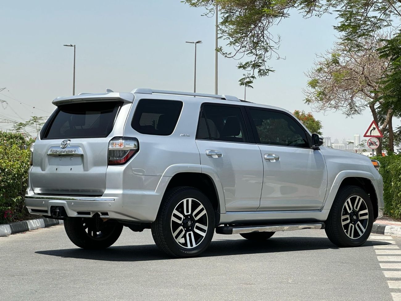 تويوتا Runner4 TOYOTA 4RUNNER LIMITED | FULL OPTION | 7 SEATS & 4X4 | UAE PASS
