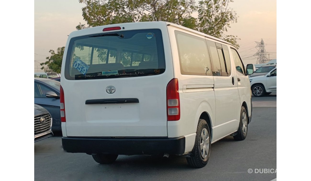 Toyota Hiace Standard Roof, 2.5L 4CY Diesel / Manual Gear / Only For Export  (LOT # 5006883)