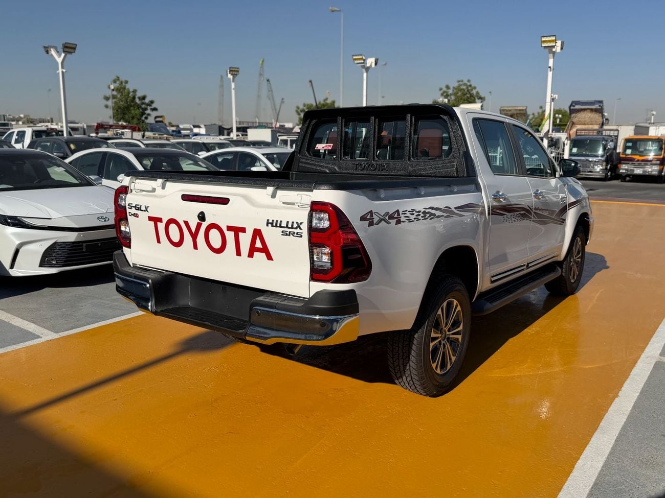 Toyota Hilux SR5 S-GLX D-4D Automatic . Diesel 2.8L 4Cyl