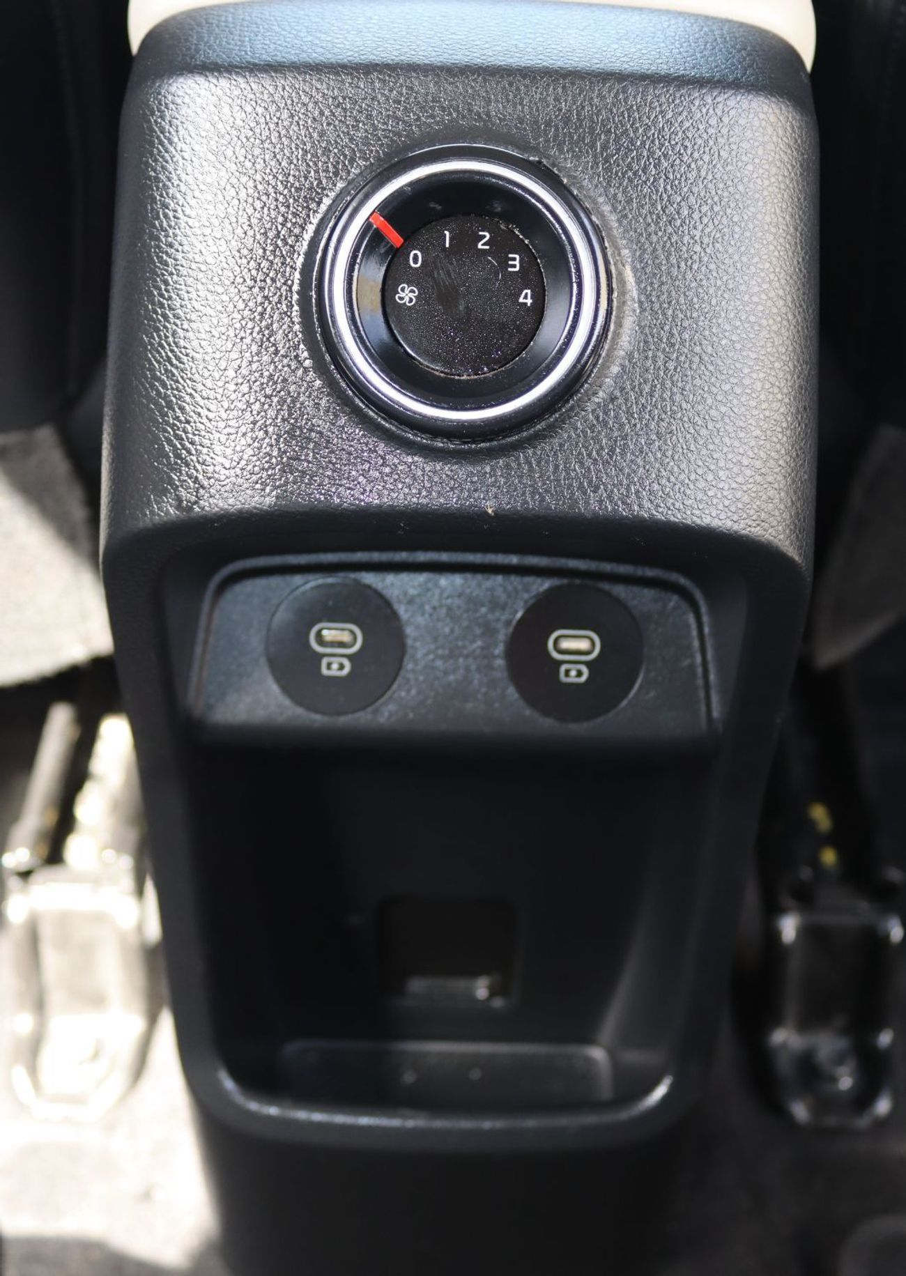 كيا كارينس كيا كارينس موديل 2023 خليجى بحاله ممتازه 4 سلندر- محرك 1.5- 7 مقاعد وبدون حوادث