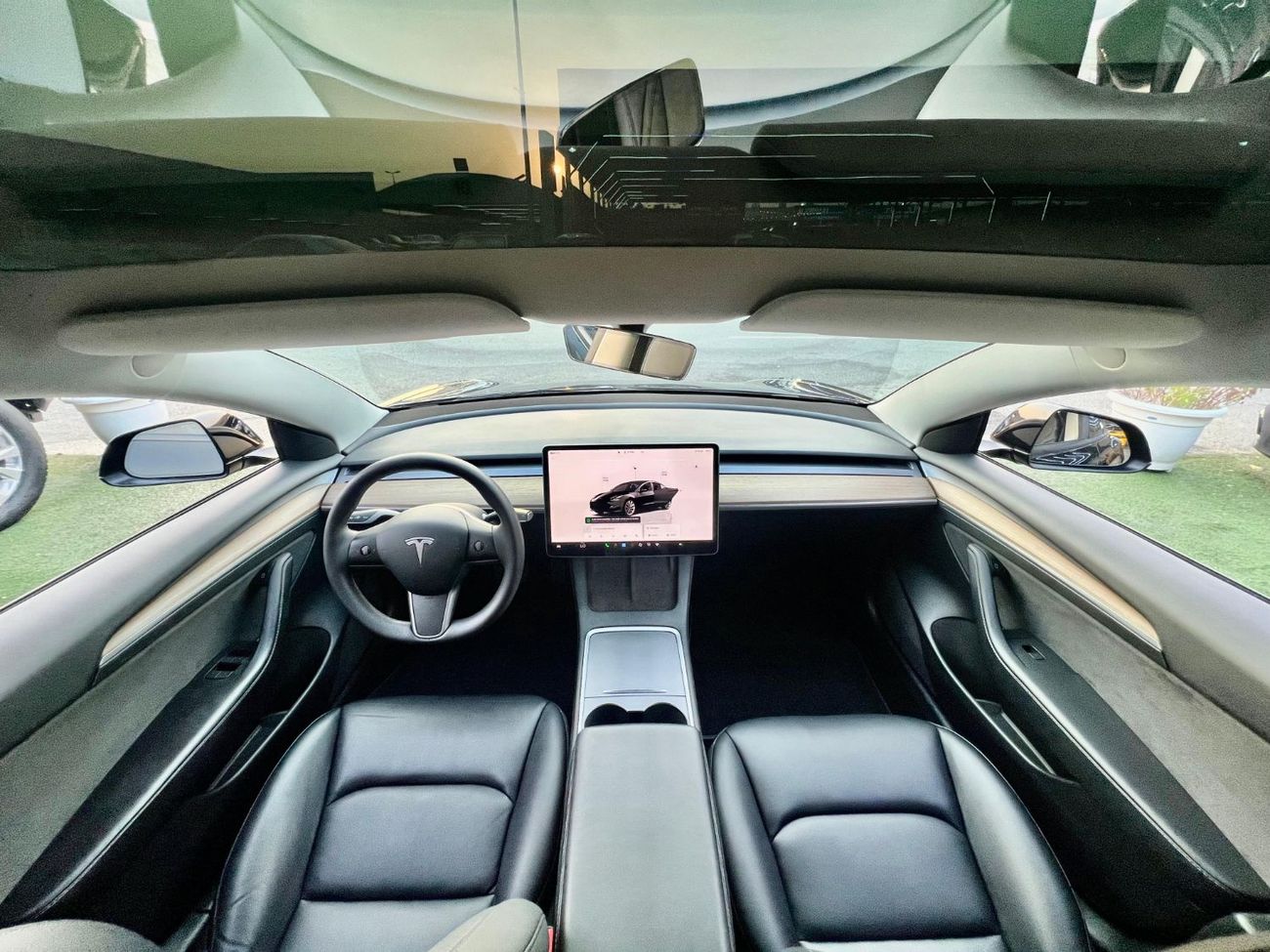 Tesla Model 3 Rear-Wheel Drive warranty 40,000 km and service