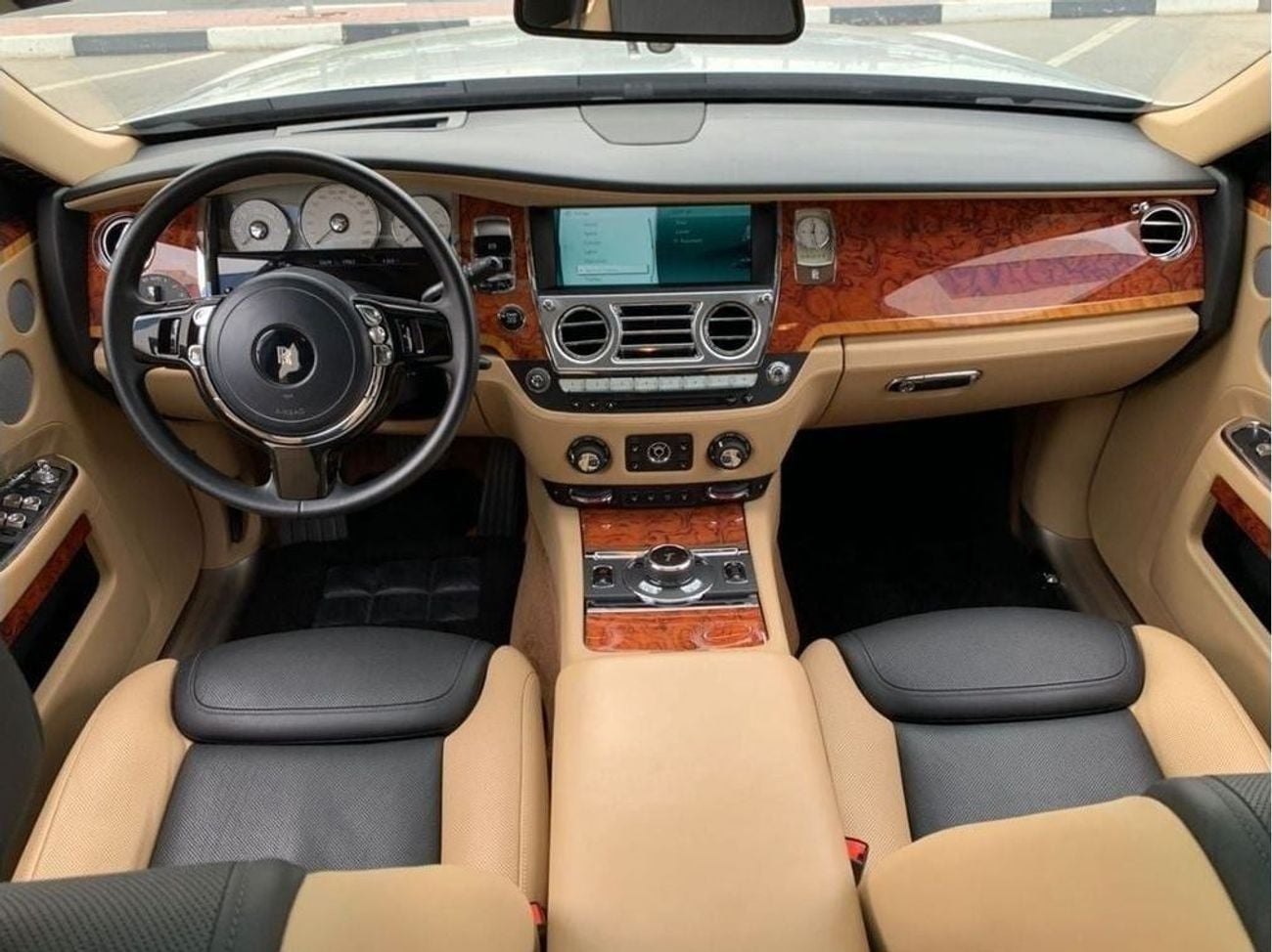Rolls Royce Ghost SWB EWB 6.6L GCC SPEC NEAT AND CLEAN