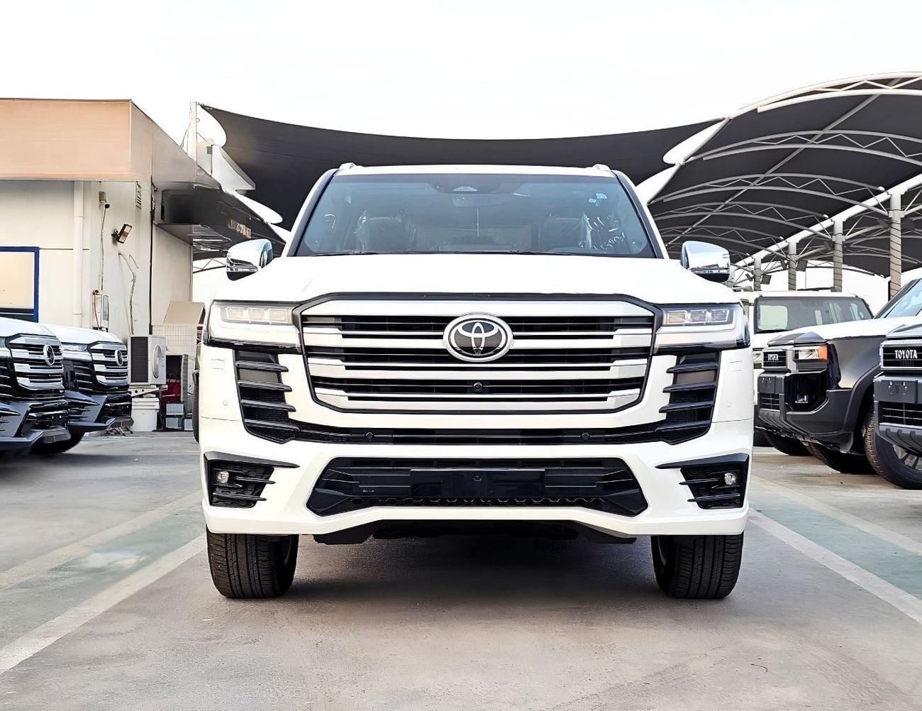 تويوتا لاند كروزر VXR TOYOTA LANDCRUISER LC300 VXR TWIN TURBO AURO KIT FULL OPTION SA PETROL AT 3.5L V6 4WD CH# 28463 CODE