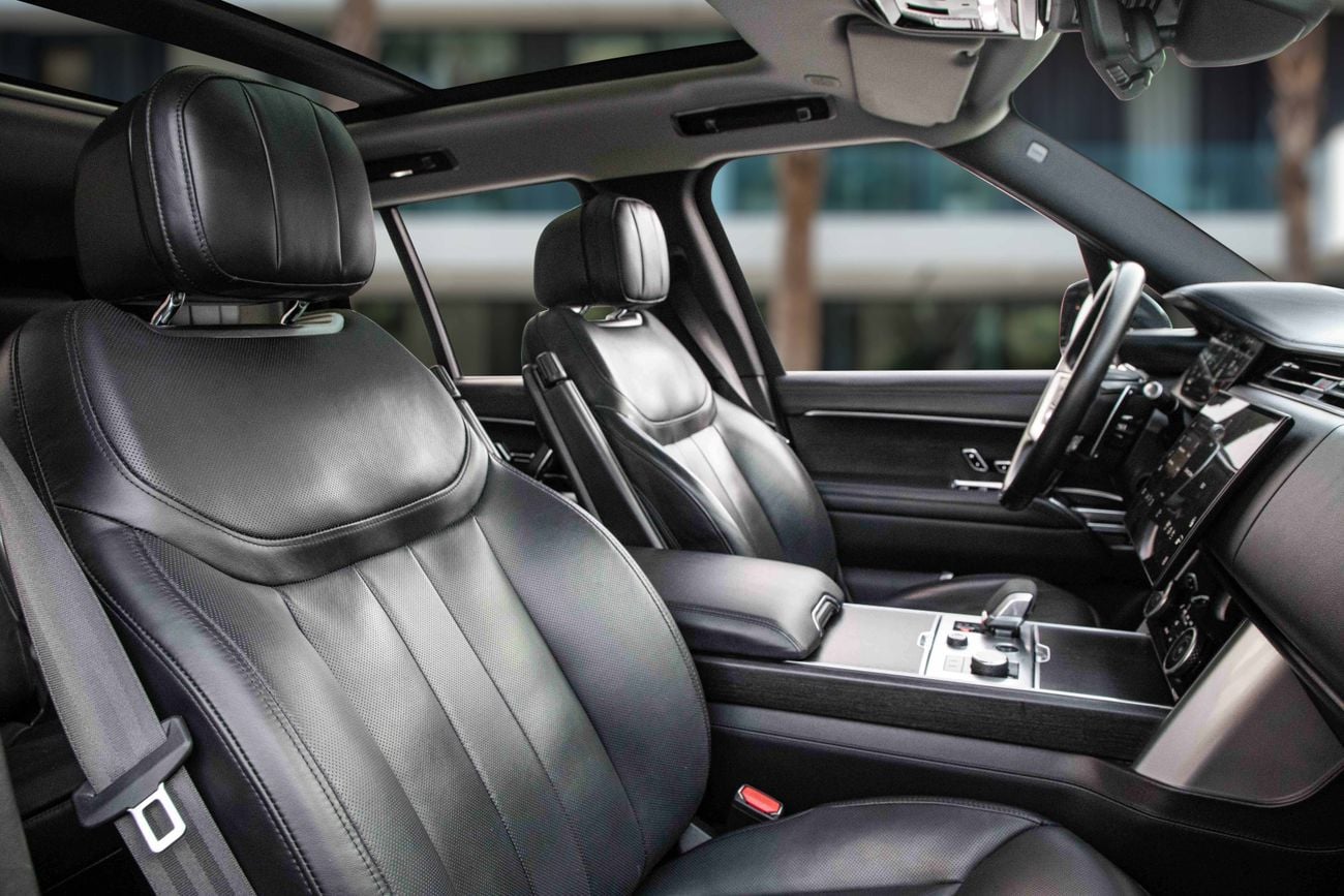 لاند روفر رينج روفر HSE Range Rover HSE | 6,855 P.M | 0% Downpayment | 8 CYLINDER | ONE OWNER