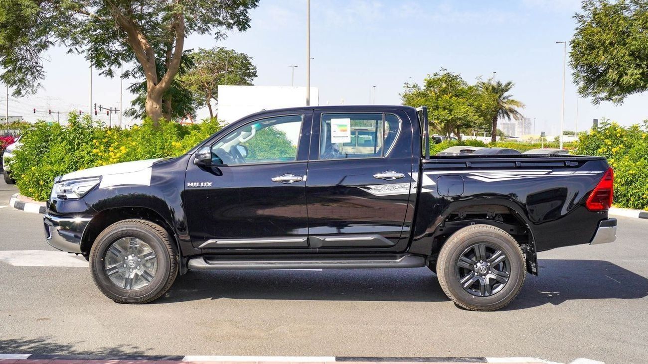 تويوتا هيلوكس SR5 GCC ECTAGR004 – 2026 Toyota Hilux Double Cab SR5 - 2.7L Petrol Manual 4wd – Black w Red