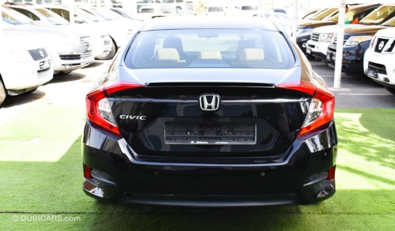 Honda Civic Gulf model 2019, cruise control, wheels, sensors, camera, screen, in excellent condition. You do not