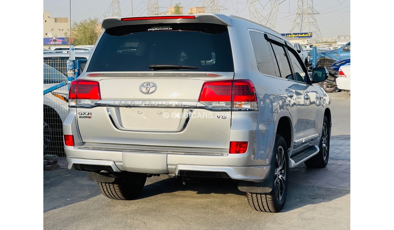 Toyota Land Cruiser Toyota Landcruiser 2016 model for sale from Humera automobile motors in Dubai . silver 2016 model .
