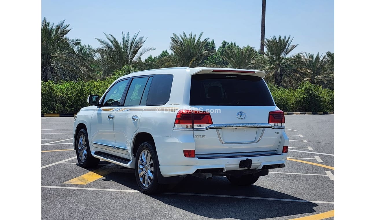 Toyota Land Cruiser Facelifted