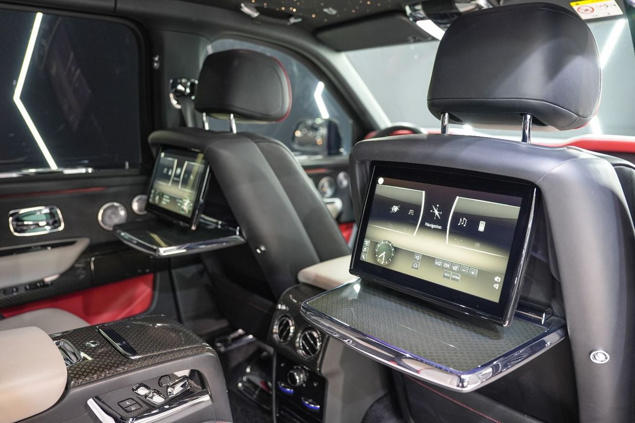 Rolls Royce Cullinan BLACK BADGE , Rear Entertainment, Bespoke Audio, Starlight, GCC Specs!!