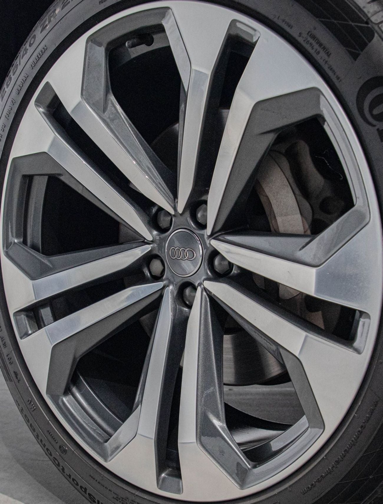Audi Q8 TURBO 55 TFSI quattro S-Line 3.0L (340 HP)