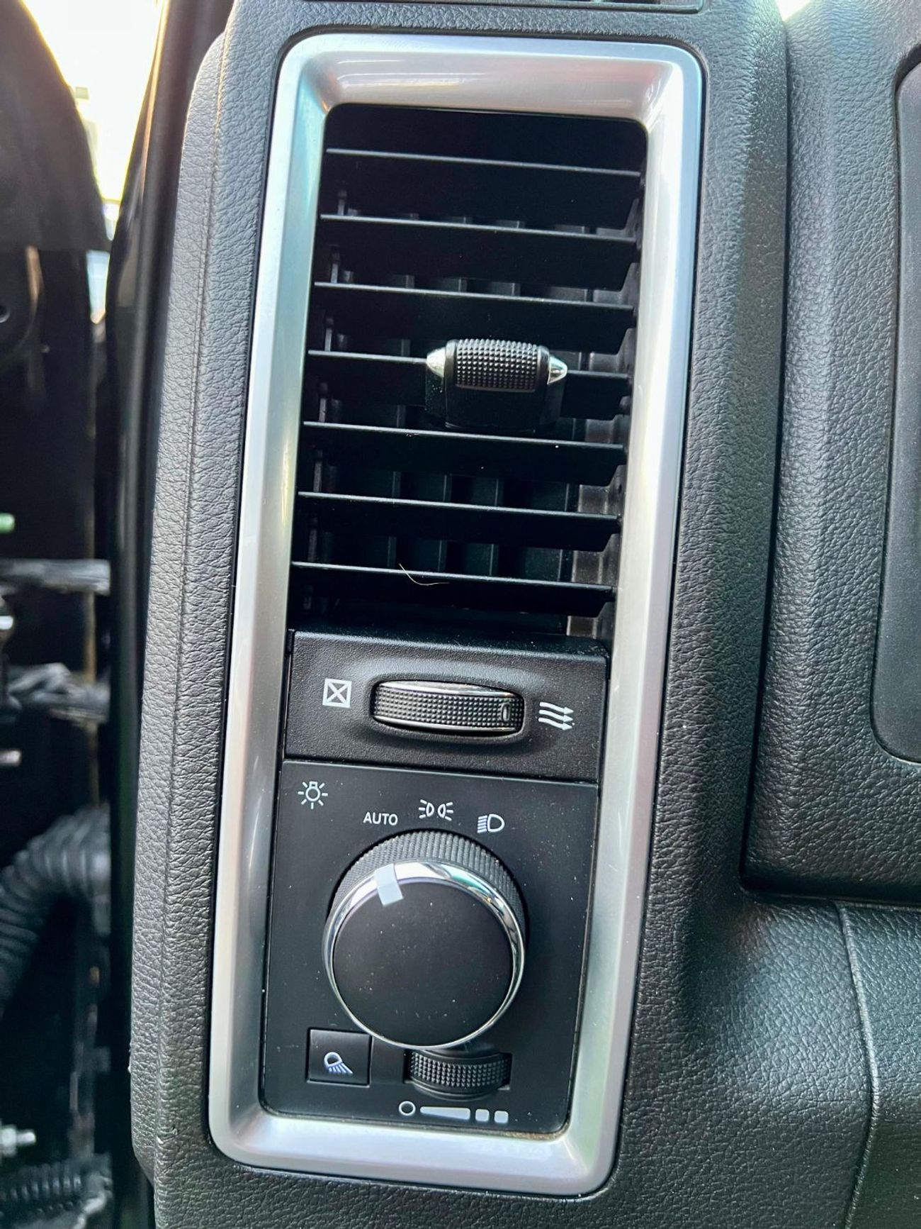 دودج رام فان Ram classic V8 5.7 warranty one year bank financie available