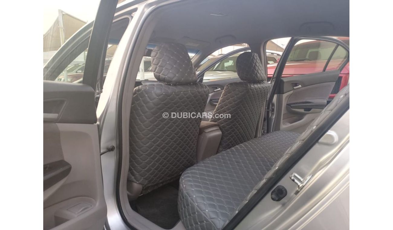 هوندا أكورد موديل 2009 خليجى مثبت سرعة تحكم رنجات جناح خلفى سنتر لوك تكييف باور بحالة ممتازةلاتحتاج لأى مصاريف