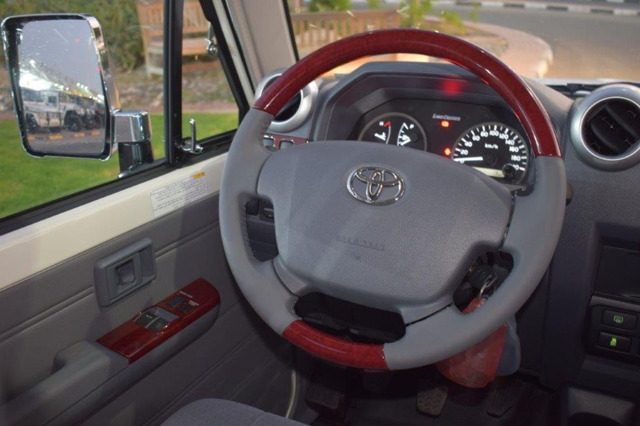 Toyota Land Cruiser 70 Xtreme V6 4.0L- Full Option