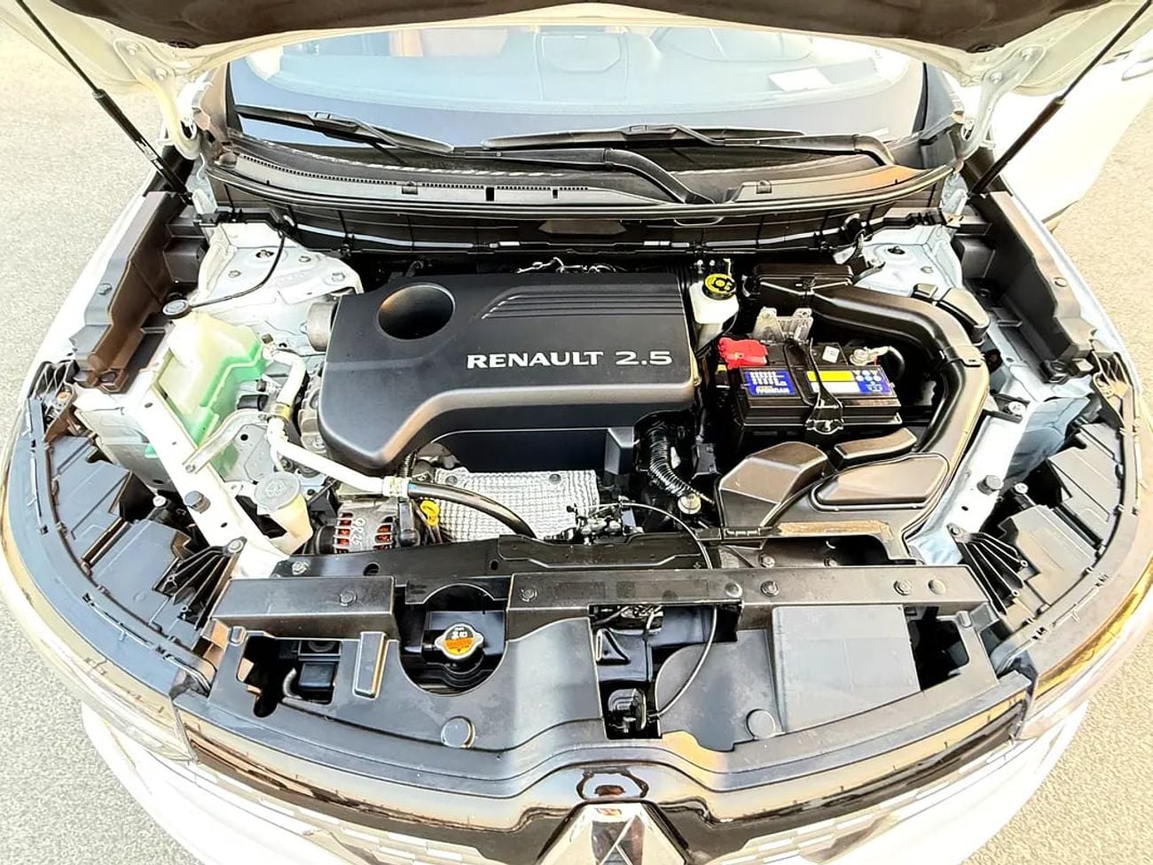 رينو كوليوس إس إي Limited 4WD GCC Specs 2.5L excellent condition