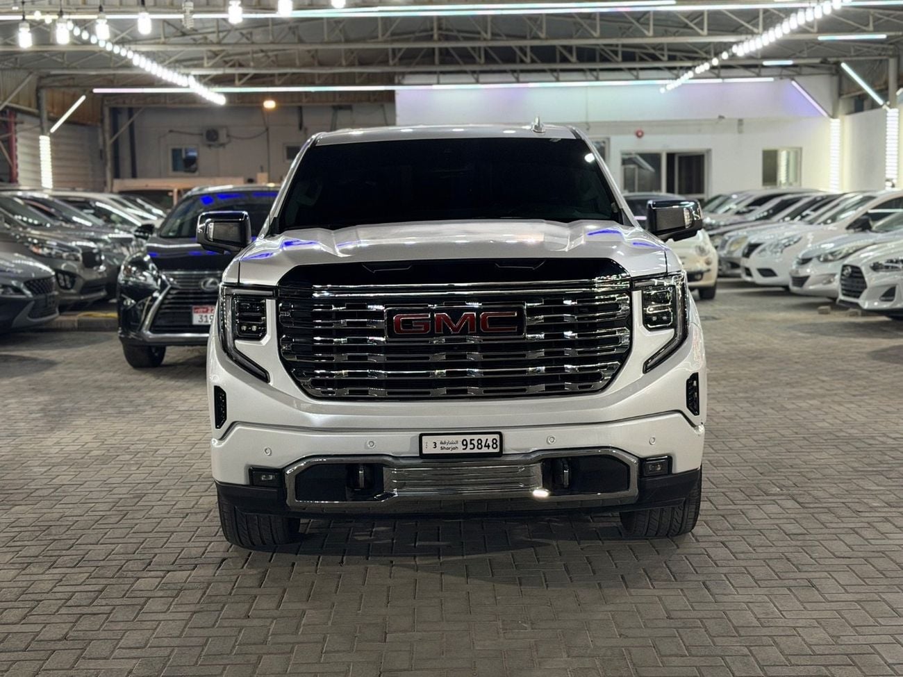 جي أم سي سييرا 5.3L V8 SLT Crew Cab (AWD)