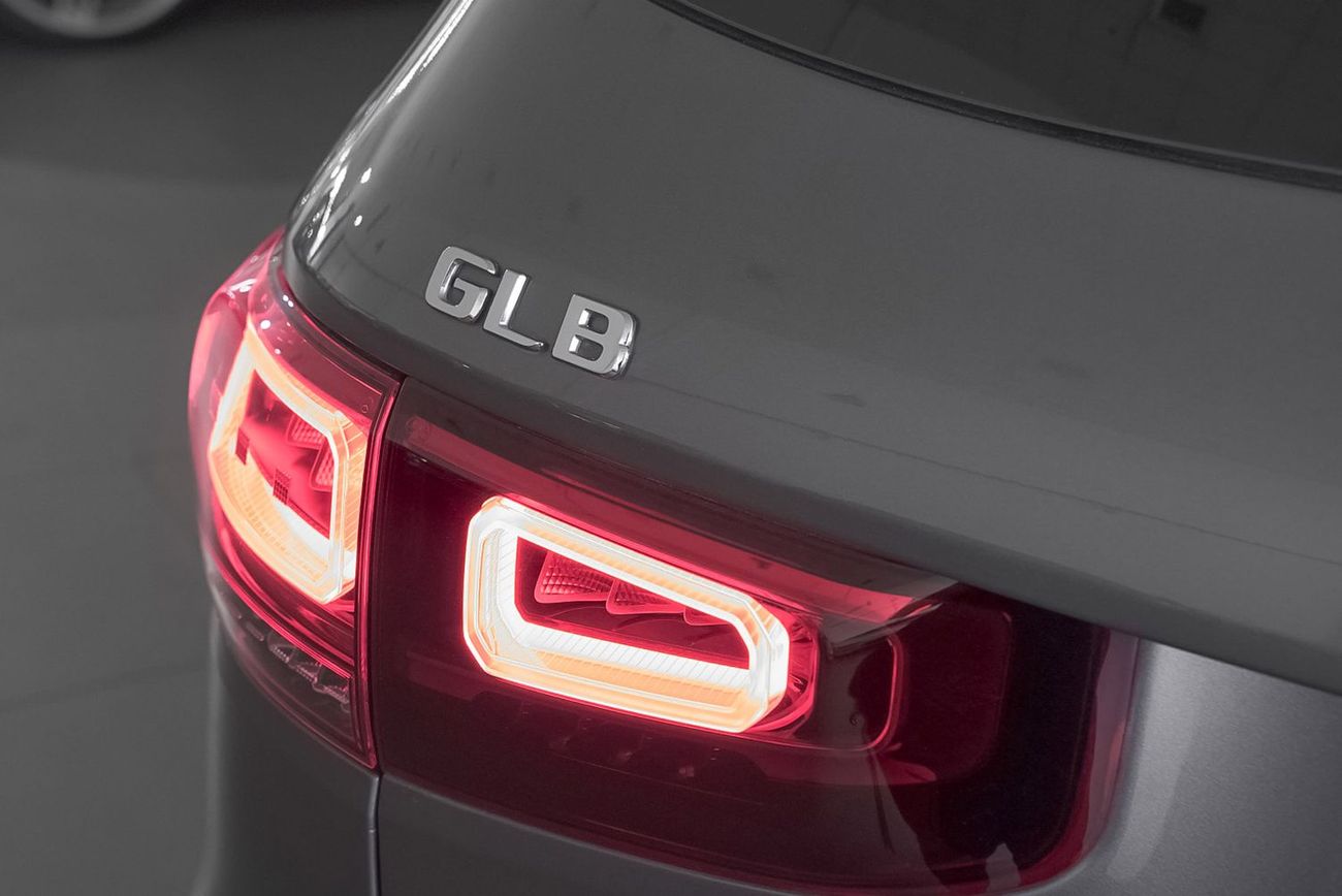 مرسيدس بنز GLB 250 4MATIC 2.0L (221 HP)