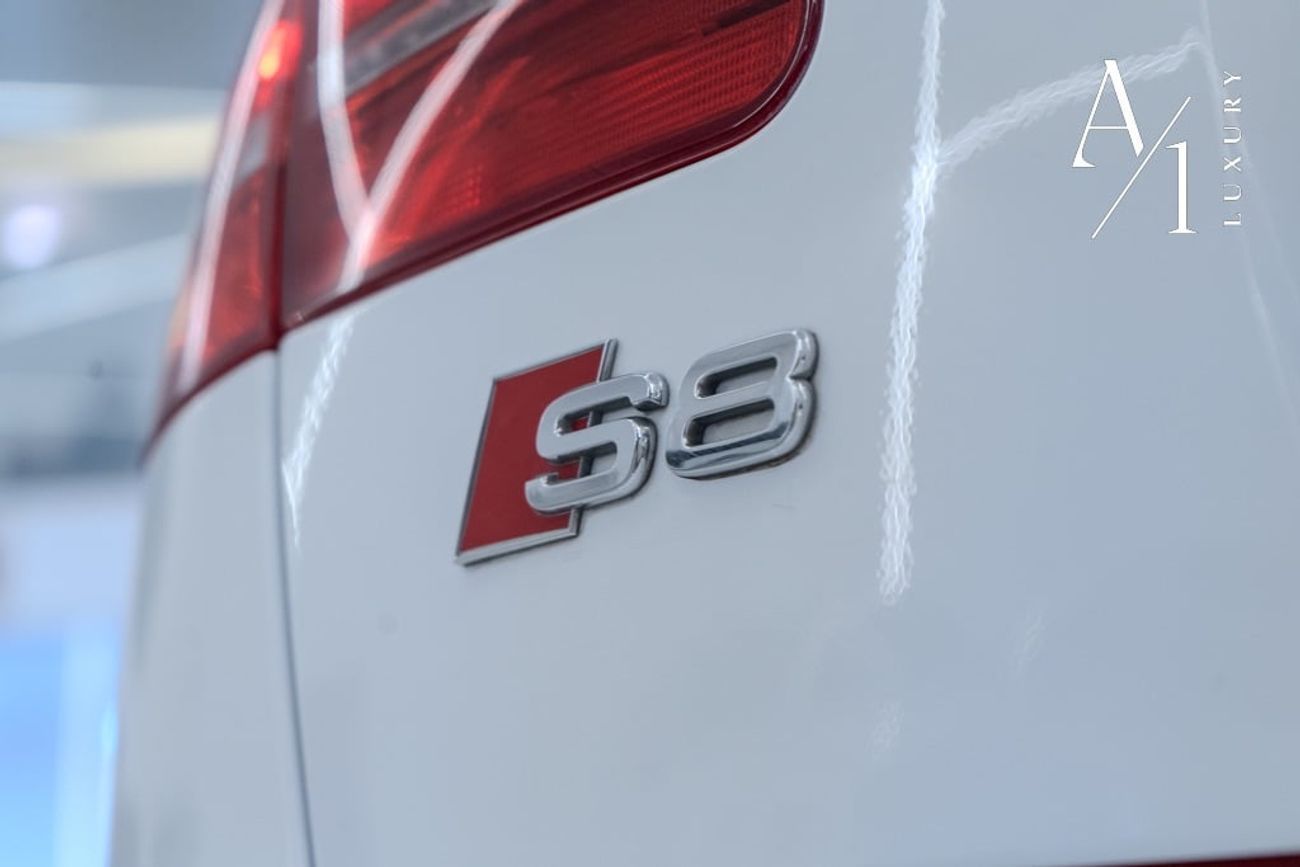 أودي S8 2009 Audi S8 V10, Clean Title, Zero Paint, GCC