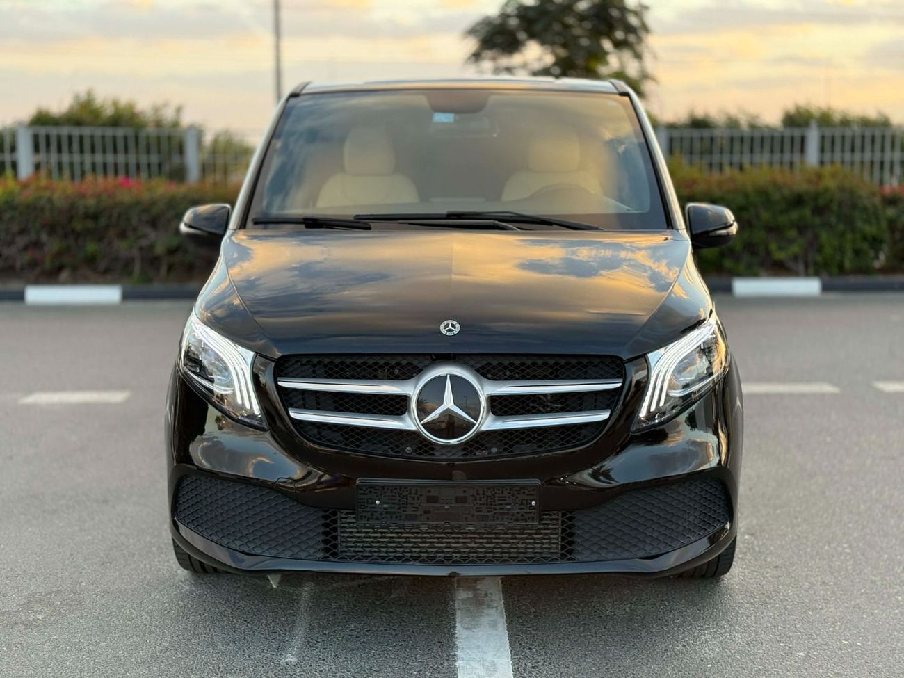 مرسيدس بنز V 250 GCC SPEC NEAT AND CLEAN