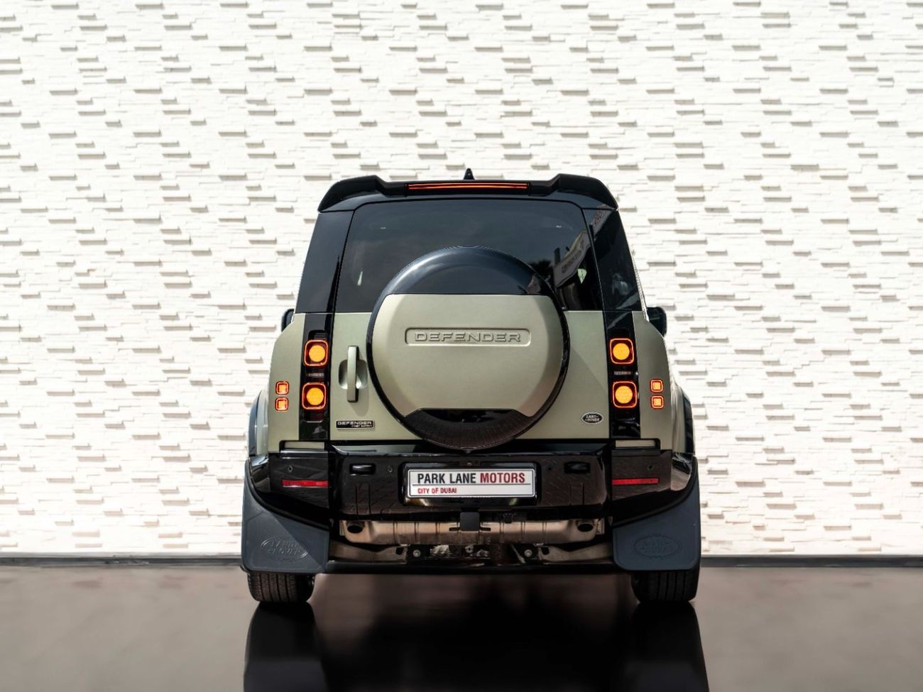 Land Rover Defender P400 90 First Edition 3.0L (6 Seater)