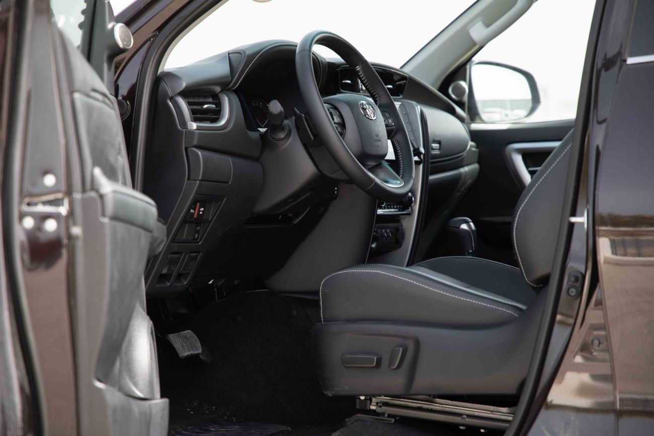 Toyota Fortuner 2023 Toyota Fortuner 4.0 Adventure - Phantom Brown inside Black