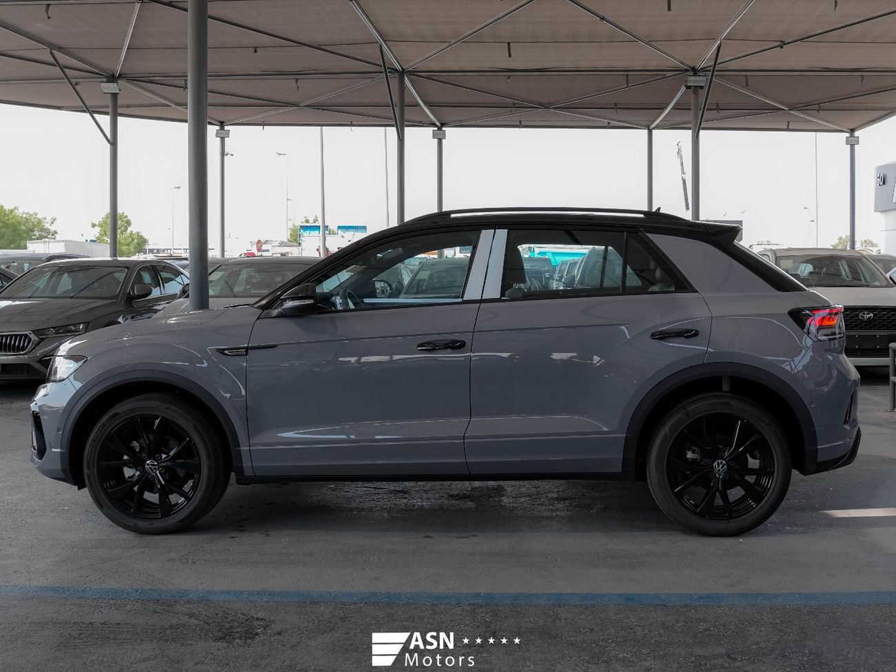 فولكس واجن T ROC 300 TSI Black Package 1.5T 2025 (Export Price)