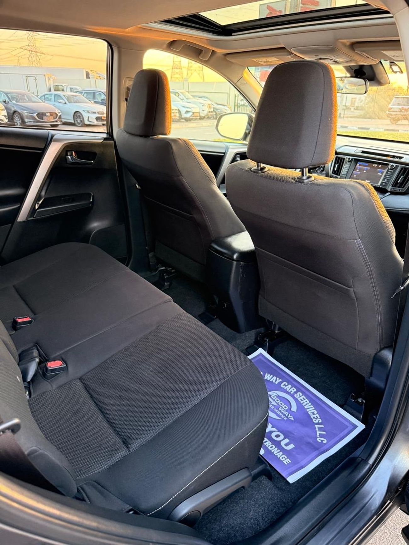 تويوتا راف ٤ XLE 2.5L Full option Sunroof 2018