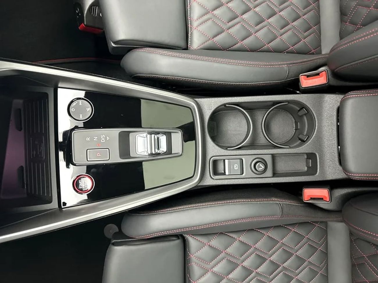 Audi S3 Sedan 2.0 quat 290hp High (Ref# 105731)