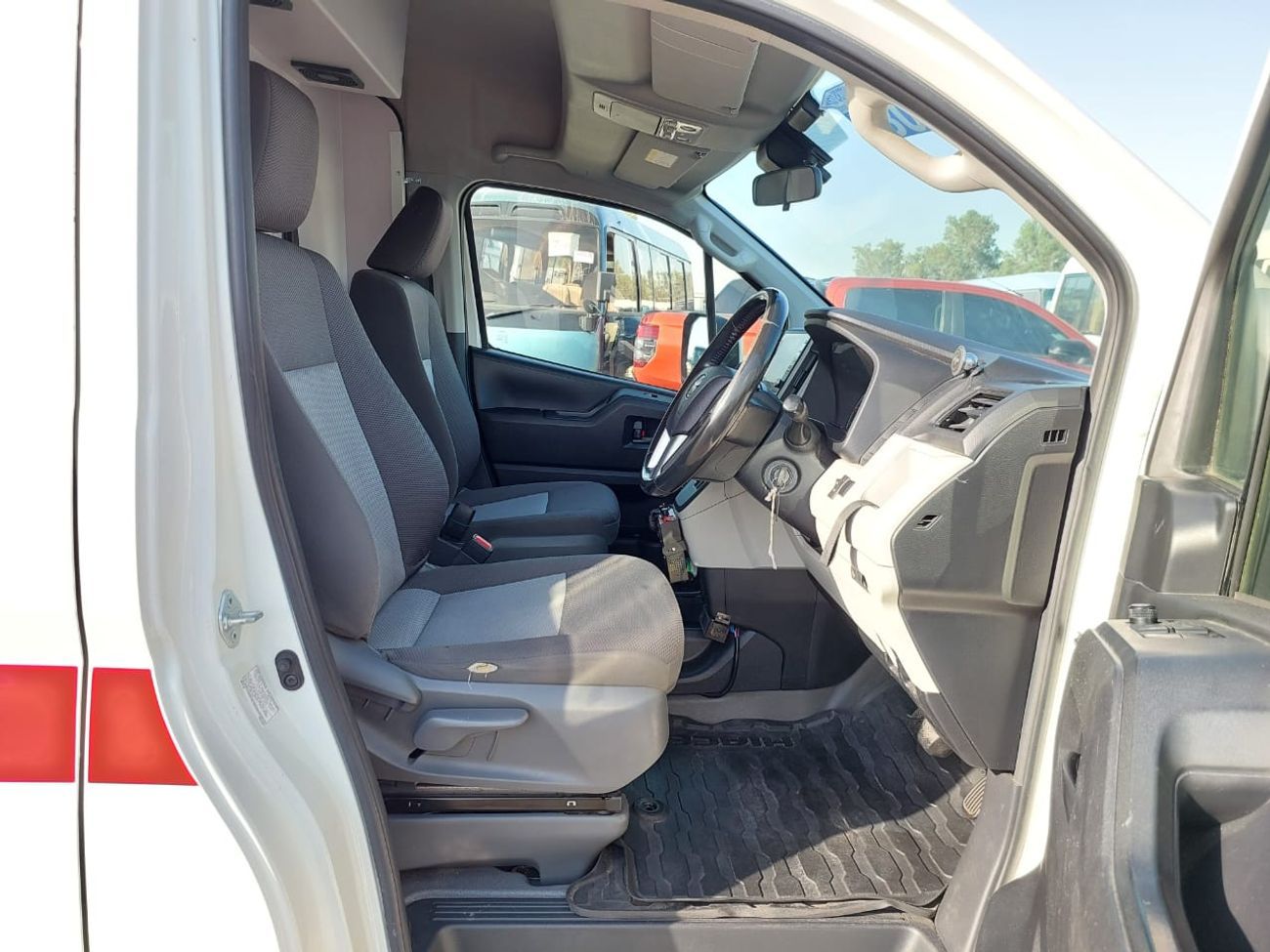 Toyota Hiace TOYOTA HIACE VAN AMBULANCE RHD 2020 MODEL 2.8 L DIESEL AUTOMATIC(PM04938)