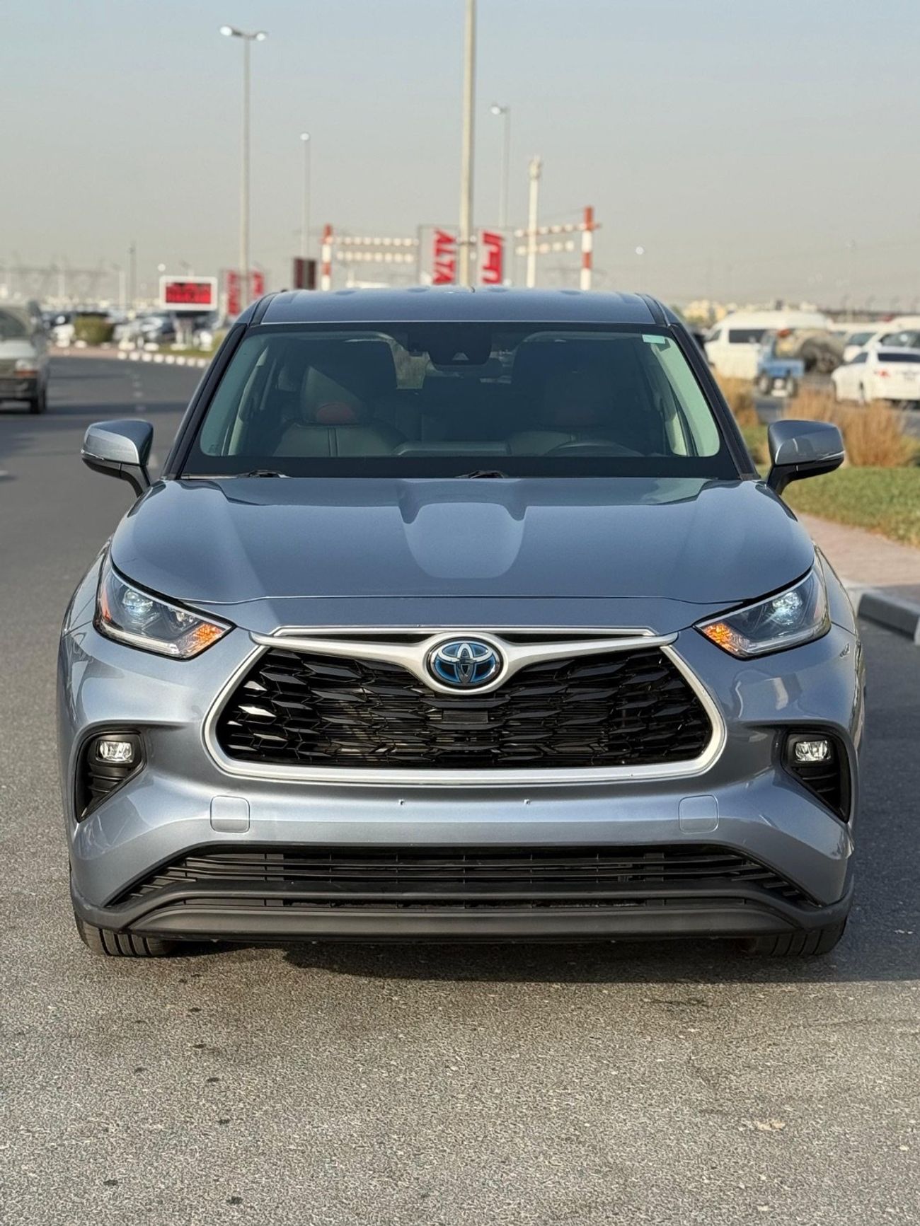 Toyota Highlander Hybrid leather seats,push start,blind spot