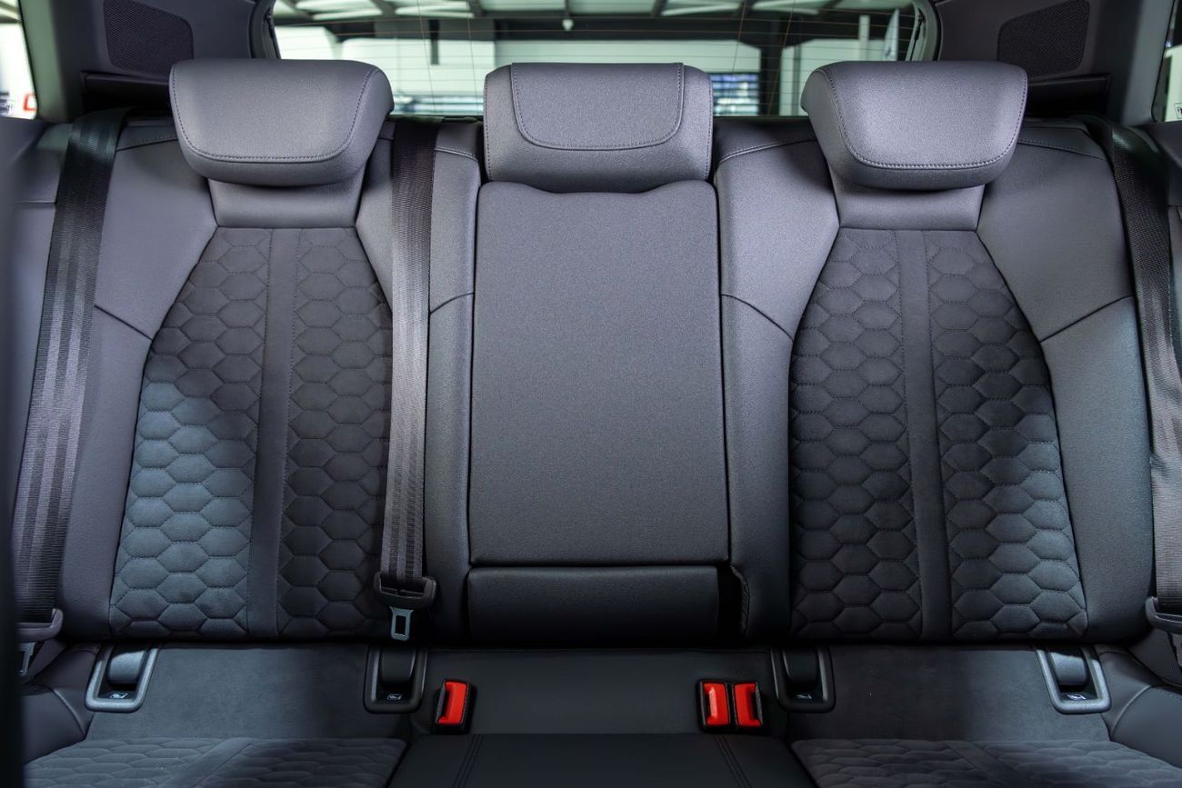 أودي RS3 TFSI quattro 2.5L Sportback