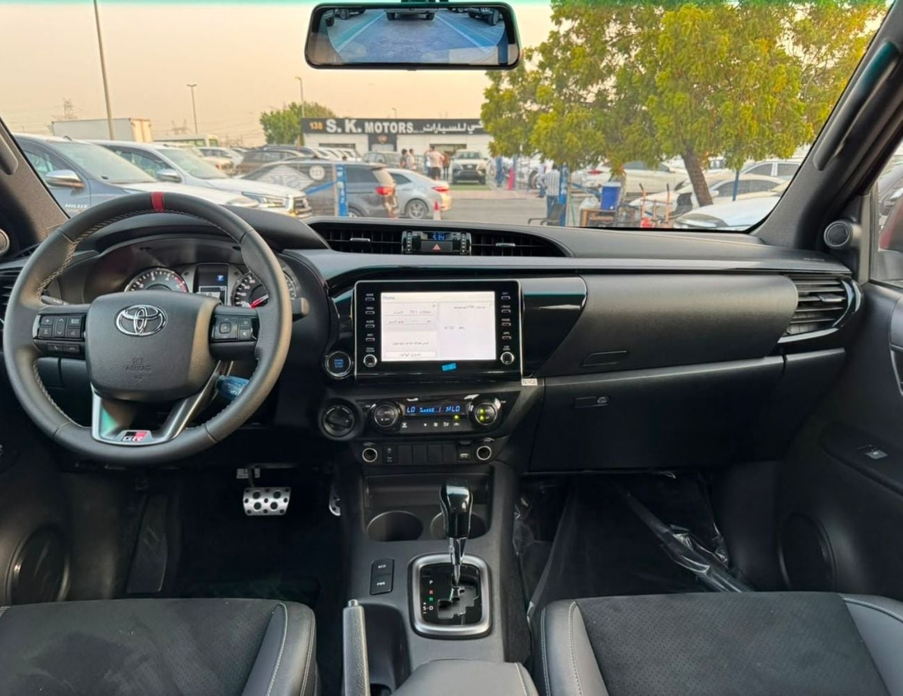 تويوتا هيلوكس GR SPORT || 2.8L DIESEL V4 4WD | DRIVER PWR SEAT WITH LEATHER | 360*CAMERA | TRIP TRONIC (CODE # HDG