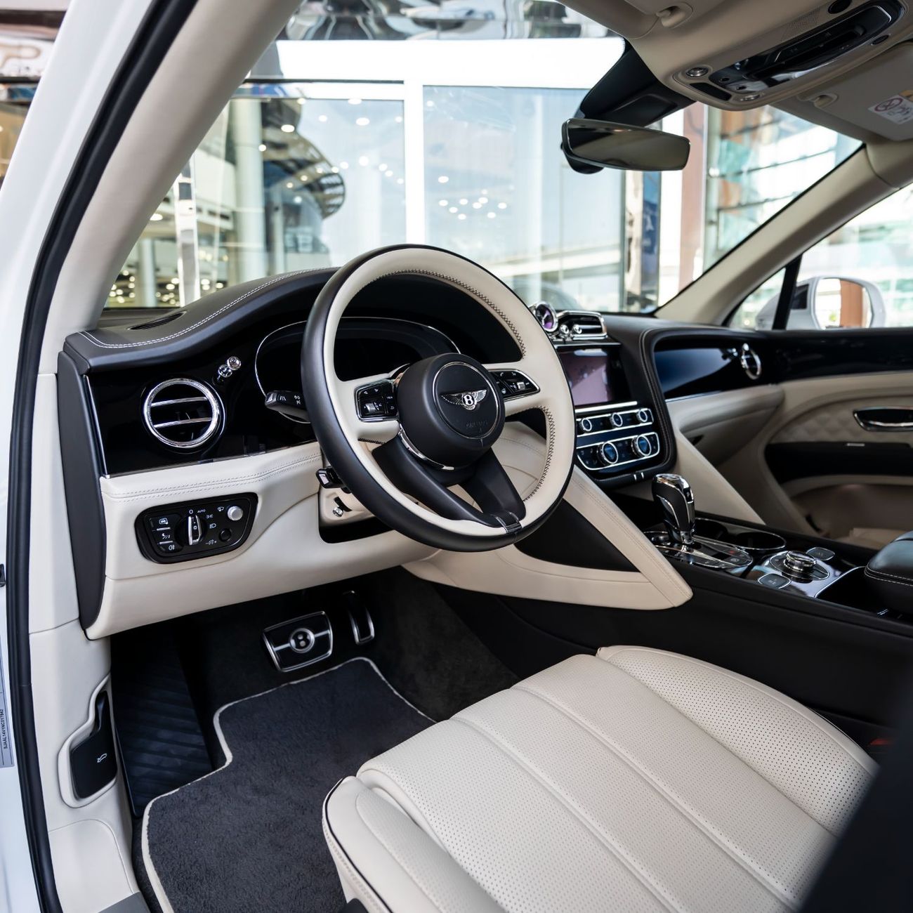 Bentley Bentayga 2023 BENTLEY BENTAYGA V8 DONE ONLY 30,000KM