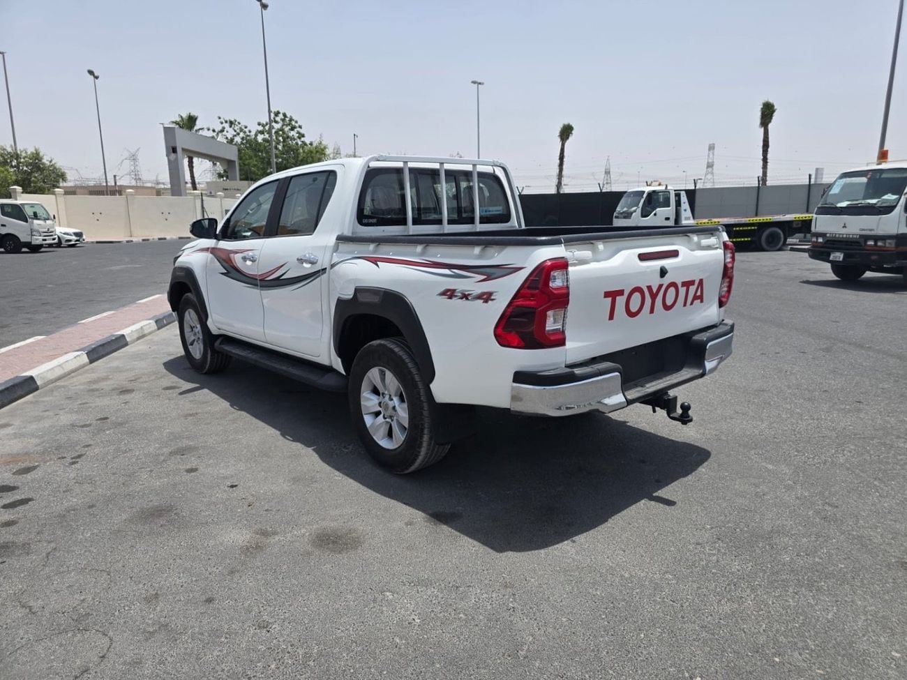 تويوتا هيلوكس GLX 2.7L Double Cab Utility A/T